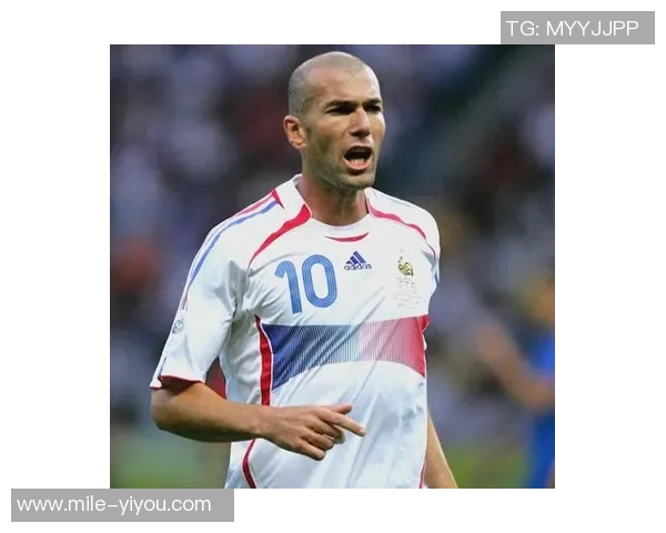 世界足球巨星的辉煌成就与传奇故事揭示全球足坛的巅峰之路 世界足球巨星的辉煌成就与传奇故事揭示全球足坛的巅峰之路