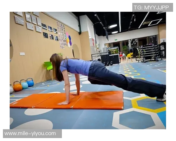 揭秘欧美足坛巨星完美身材背后训练与饮食管理秘诀